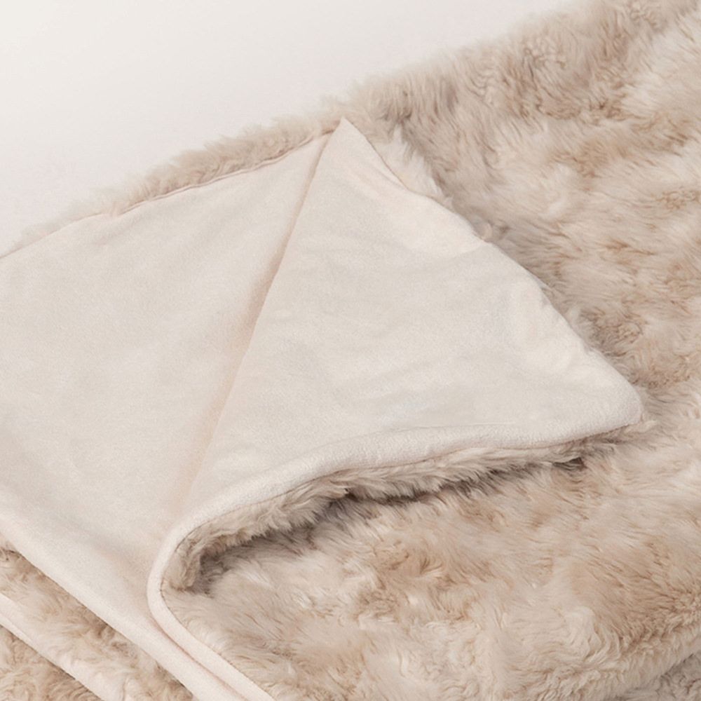 icon® Luxury Faux Fur Throw, Yeanling